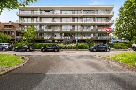 Apartment for sale: Hugo de Grootplein 24, Viottakade en omgeving Dordrecht