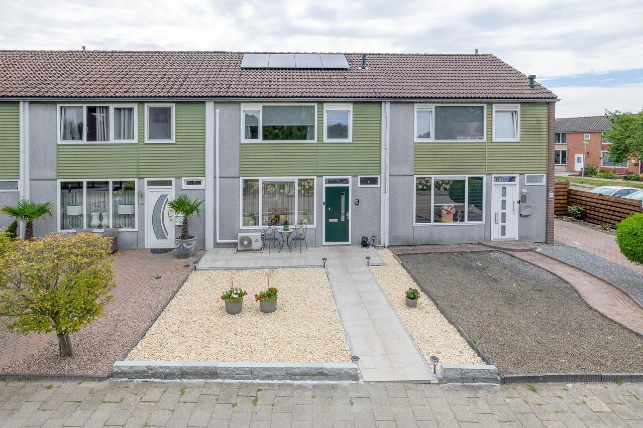Tussenwoning te koop: Hugo de Grootstraat 142, Oude Pekela