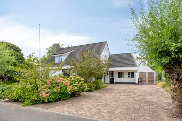 Vrijstaande woning te koop: Hugo Thijssensplein 1, Beek Beek En Donk