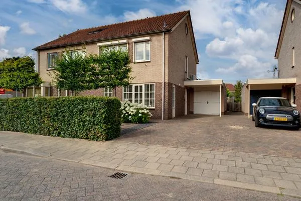 Twee-onder-één-kap te koop: Huissensestraat 1A, Lobith Lobith