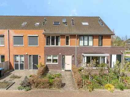 Tussenwoning te koop: Huisstede 13, Verspreide huizen Oldebroek Oldebroek