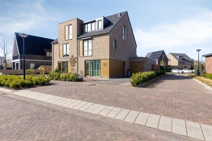 Twee-onder-één-kap te koop: Huiszwaluwstraat 52, De Draai Zuid Heerhugowaard