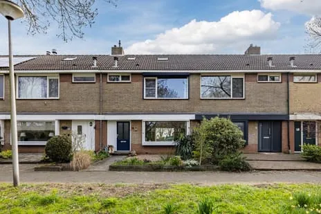 Tussenwoning te koop: Hulstrand 18, Spijkenisse