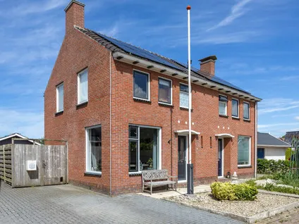 Twee-onder-één-kap te koop: Hunsingoweg 4, Uithuizen Noord Uithuizen