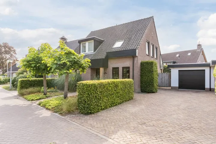 Twee-onder-één-kap te koop: Hurk 114, Hoeven Uden