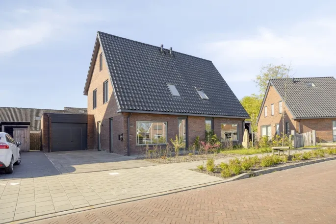 Twee-onder-één-kap te koop: Husingslag 14, Nieuw-Roden Nieuw-Roden