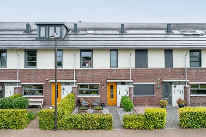 Terraced house for sale: Huybertsenweg 110, Putten-Stationsstraat industriegebied Putten