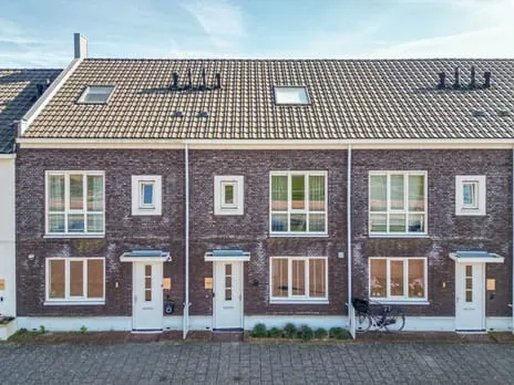 Tussenwoning te koop: Hyacint 101, Bollenbuurt Voorhout