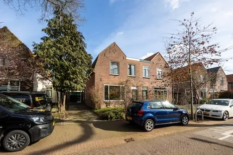 Twee-onder-één-kap te koop: Hyacintenlaan 61, Schrijverskwartier Hilversum