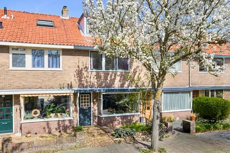 Tussenwoning te koop: Hyacinthenstraat 40, Kerkerinkbuurt Santpoort-Noord