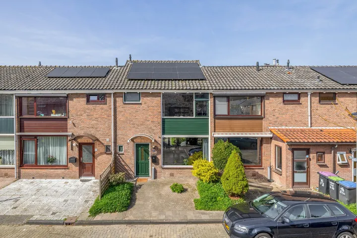 Tussenwoning te koop: Hyacinthstraat 15, Spijkenisse