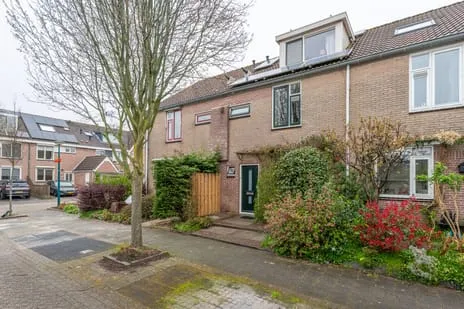 Tussenwoning te koop: Hélène Swarthlaan 3, Haaswijk-Oost Oegstgeest