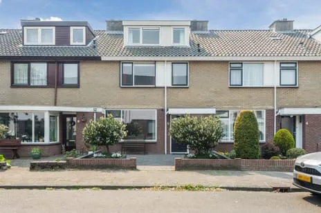 Tussenwoning te koop: Hélène Swarthstraat 6, Stadsdennen Noord Harderwijk