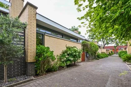 Tussenwoning te koop: Ibishof 6, Kleine Driftbuurt Hilversum