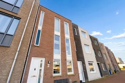 Tussenwoning te koop: Icarusstraat 17, Almere