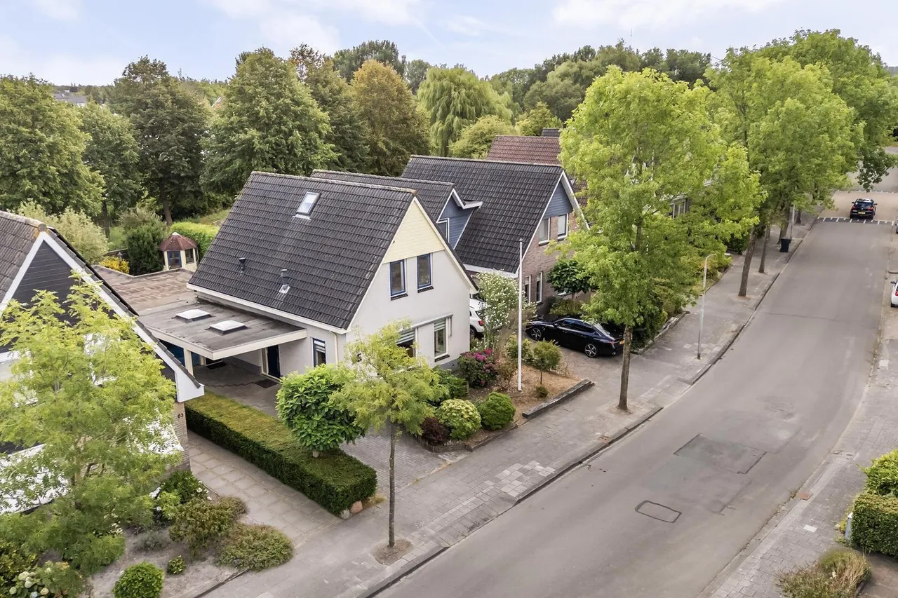 Vrijstaande woning te koop: Idzerdastins 85, Leeuwarden