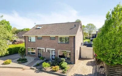 Twee-onder-één-kap te koop: Iekakkers 3, Diever Diever