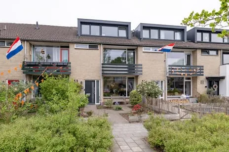 Tussenwoning te koop: Iepenhof 14, Vliegersveld Barneveld