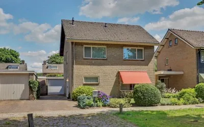 Vrijstaande woning te koop: Iepenlaan 1, Zeshoeven Udenhout