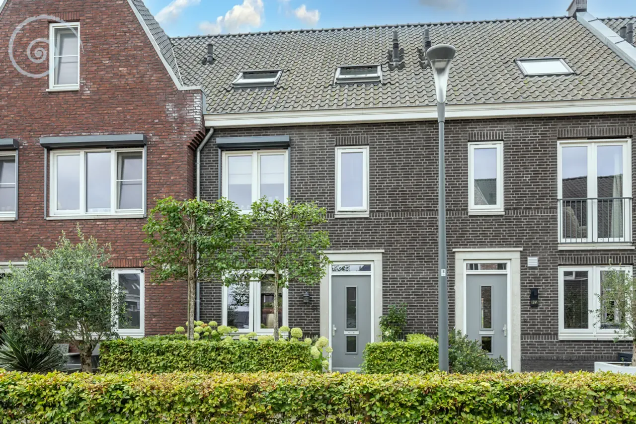 Tussenwoning te koop: Iepenlaan 41, Dirksland