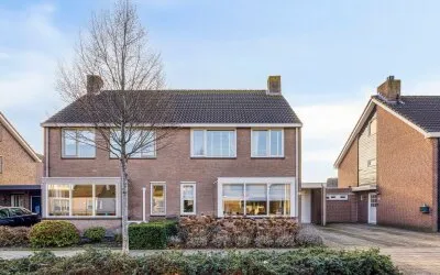 Tussenwoning te koop: Iepenlaan 6, Hondenhei Made