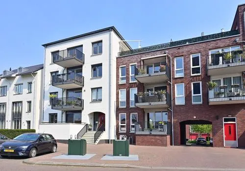 Appartement te koop: IJsbaankade 11, Industriewijk 't Plaveen Huizen