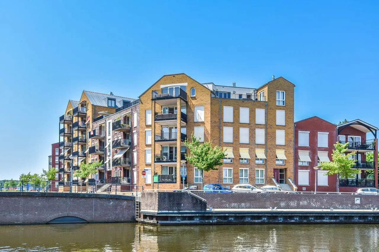 Appartement te koop: IJsbaankade 193, Huizen