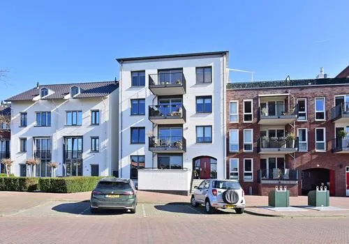 Appartement te koop: IJsbaankade 9, Industriewijk 't Plaveen Huizen