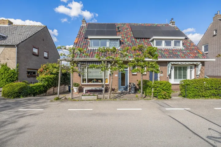 Twee-onder-één-kap te koop: IJsseldijk 327, Krimpen Aan Den Ijssel