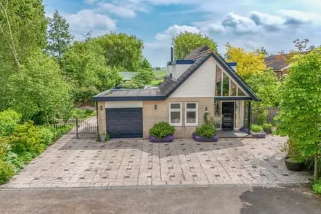 Detached house for sale: IJsseldijk-Noord 226, Verspr. huizen Ouderkerk Noord Ouderkerk Aan Den Ijssel