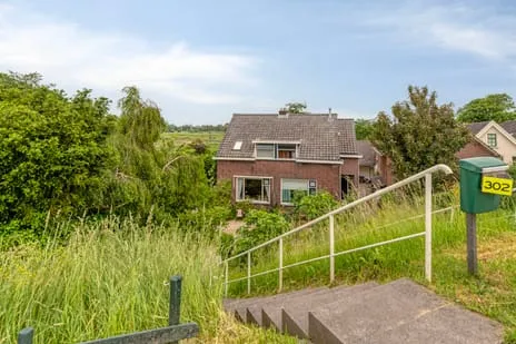 Twee-onder-één-kap te koop: IJsseldijk-Noord 302, Verspr. huizen Ouderkerk Noord Ouderkerk Aan Den Ijssel