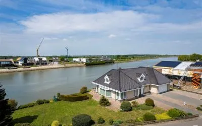 Vrijstaande woning te koop: IJsseldijk-Noord 51A, Ouderkerk aan den IJssel Ouderkerk Aan Den Ijssel