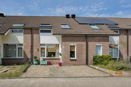 Tussenwoning te koop: IJsselplein 35, Brouwhuis-West Helmond