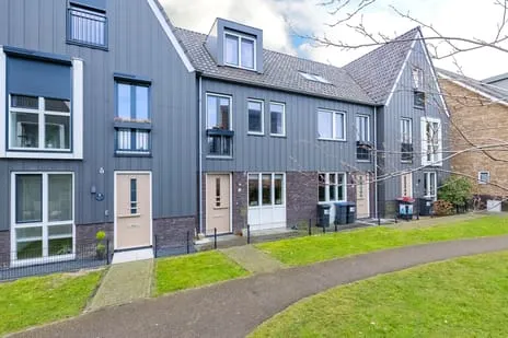 Tussenwoning te koop: IJsselsteenhof 11, Ringoevers Hillegom