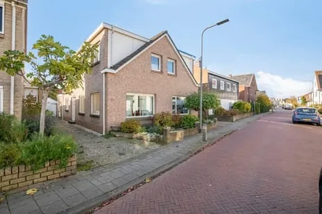 Twee-onder-één-kap te koop: IJsselstraat 54, Velp-Zuid beneden spoorlijn Velp (Ge)