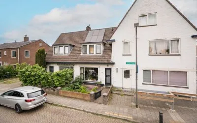 Tussenwoning te koop: IJsselstraat 57B, Velp-Zuid beneden spoorlijn Velp
