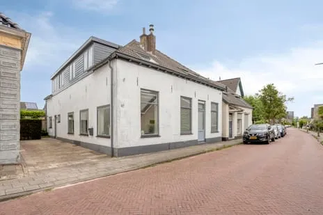 Twee-onder-één-kap te koop: IJsselstraat 67, Velp-Zuid beneden spoorlijn Velp (Ge)