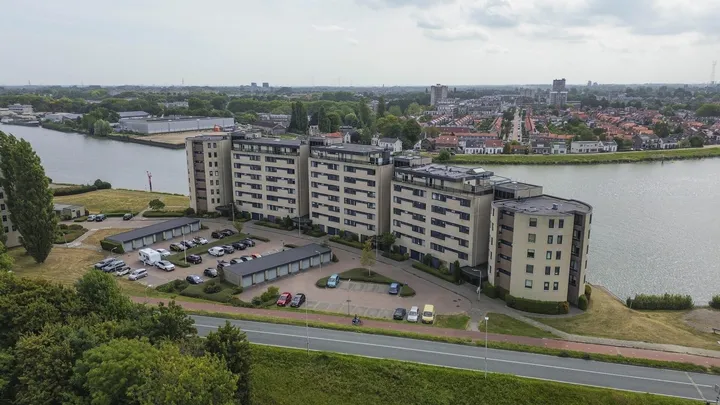 Appartement te koop: IJsselzoom 72, Capelle Aan Den Ijssel