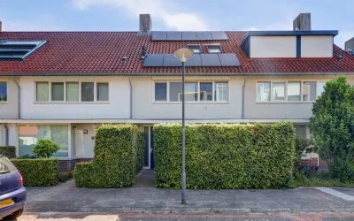 Tussenwoning te koop: IJsvogel 48, Vijverhof Vught