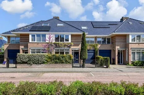Tussenwoning te koop: IJsvogellaan 56, Park Veursehout Leidschendam