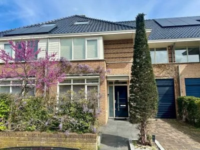 Tussenwoning te koop: IJsvogellaan 56, Park Veursehout Leidschendam
