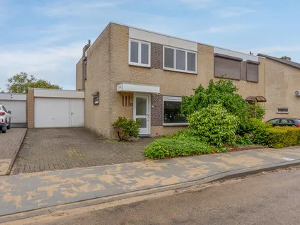 Twee-onder-één-kap te koop: IJsvogelstraat 11, Limbrichterveld Sittard