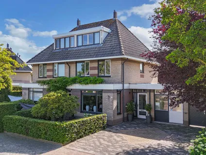 Twee-onder-één-kap te koop: IJszee 16, Emmeloord-Espelervaart-Rivierenbuurt Emmeloord