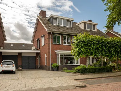 Tussenwoning te koop: in d' Hoef 60, Hoogerheide-Noord Hoogerheide