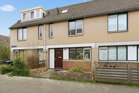 Terraced house for sale: Ina Dammanstraat 14, Westerwatering Zuid Zaandam
