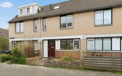Tussenwoning te koop: Ina Dammanstraat 14, Westerwatering Zuid Zaandam