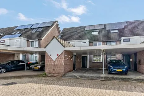 Tussenwoning te koop: Indira Gandhisingel 10, De Singels Ede