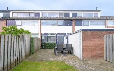 Tussenwoning te koop: Industrielaan 53, Dieren-Noord boven spoorlijn Dieren