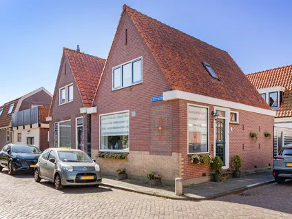 Twee-onder-één-kap te koop: Industriestraat 1, Volendam-Oude kom Volendam