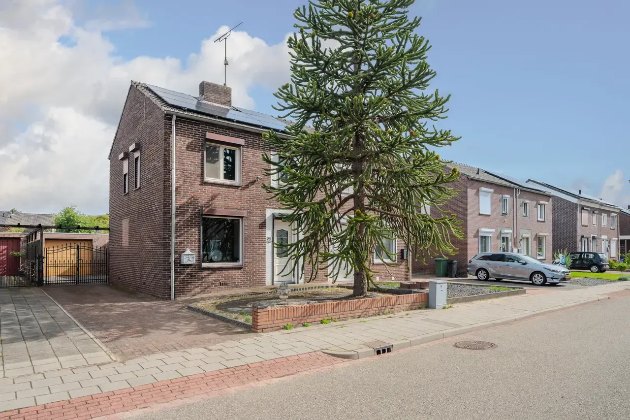 Twee-onder-één-kap te koop: Industriestraat 65, Reuver